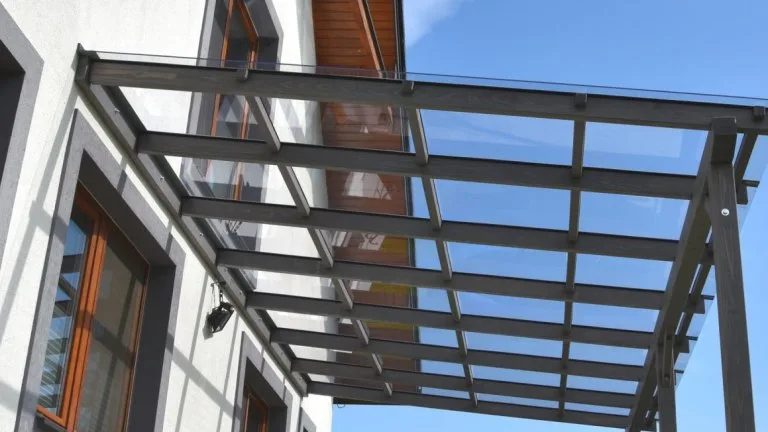 Poliwęglan lity na dach – bezbarwny 6 mm – 210 Pln/m2