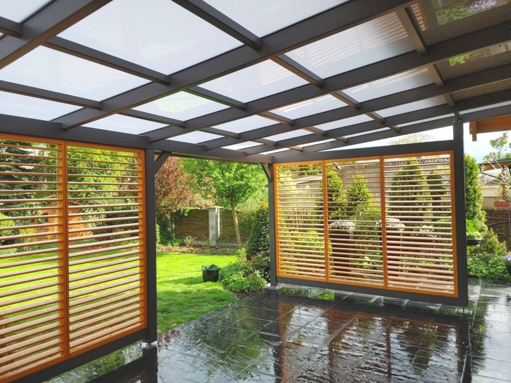 Poliwęglan lity na taras –  biały, dymiony, grafitowy 6 mm – 220 Pln/m2