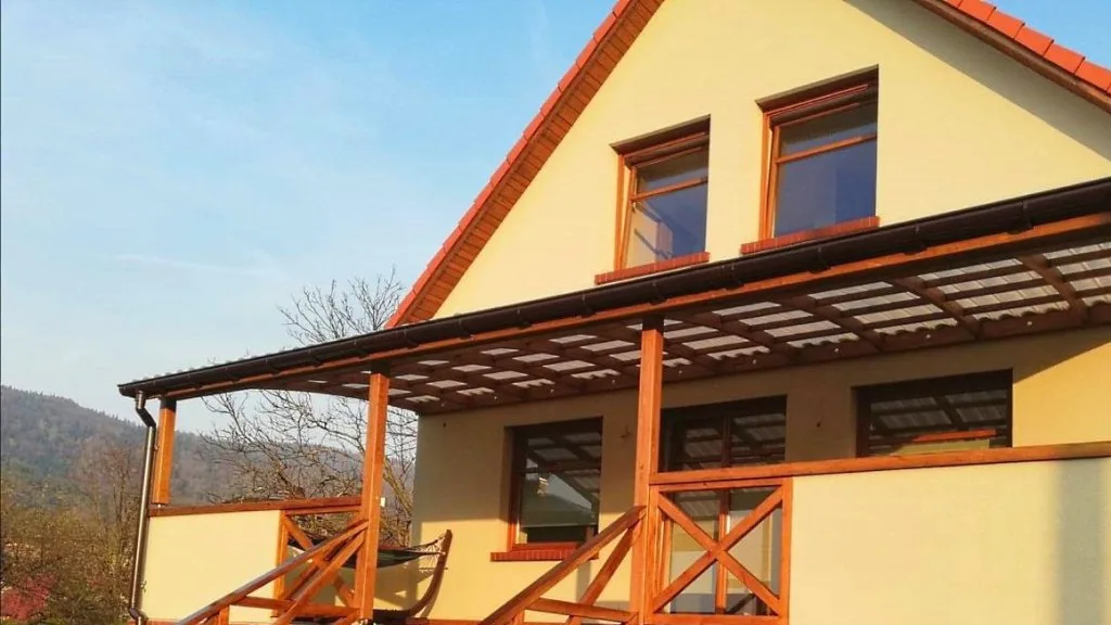 Drewno — dach łukowy