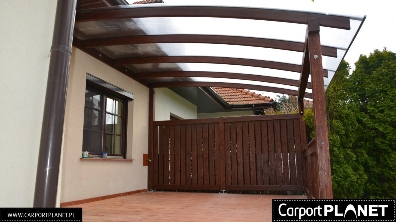 Pergola drewniana na tarasie