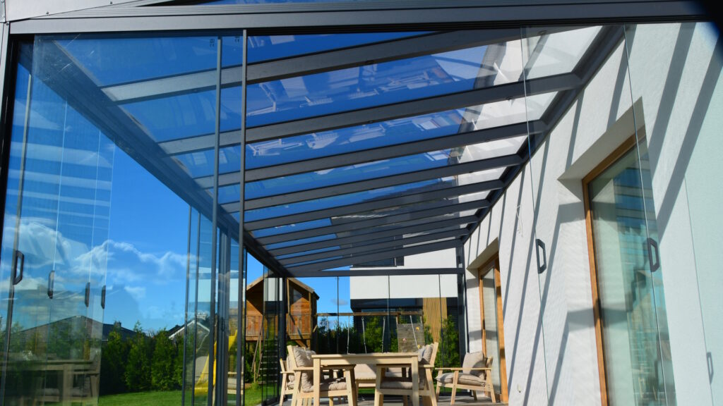 Aluminiowe zadaszenie tarasu 906 cm