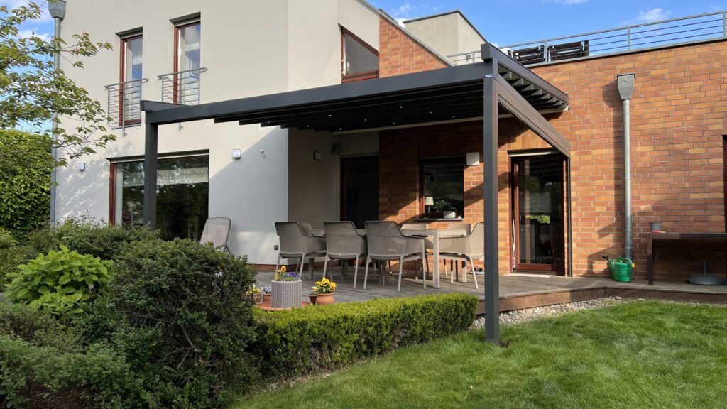 Pergola tkaninowa przyścienna