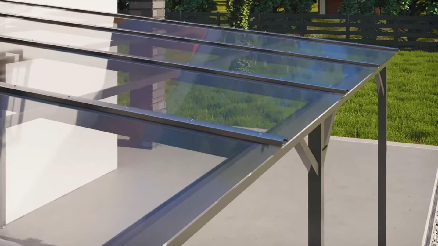 Montaż płyt poliwęglanowych na zadaszeniu – instrukcja krok po kroku