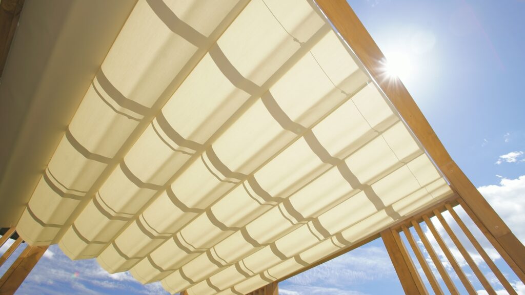 Zwijane rolety rzymskie na taras