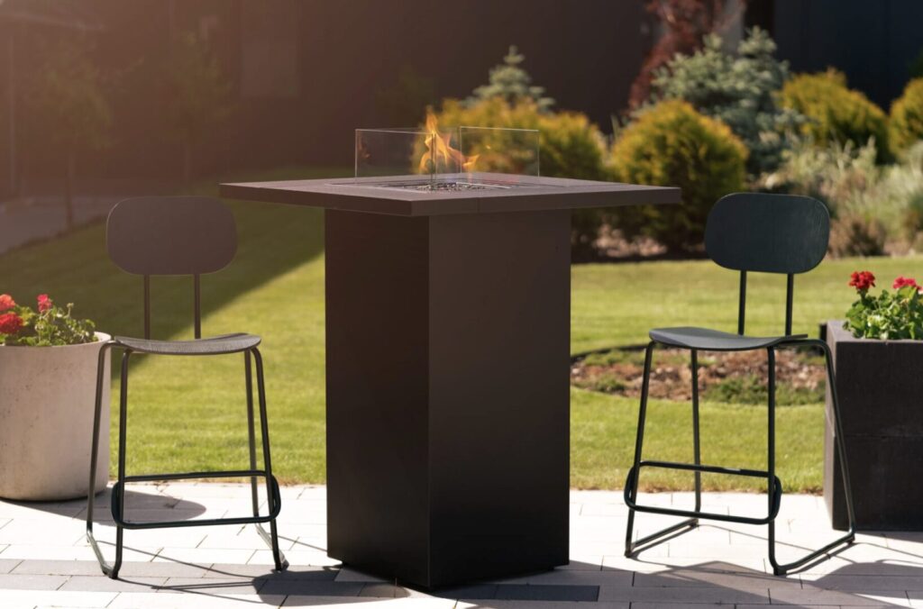 Wysoki stół tarasowy z paleniskiem SQUARE TABLE HIGH